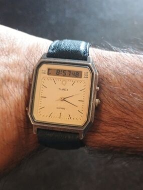 TIMEX Men's Quartz Hybrid Watch in Black"Read Description"